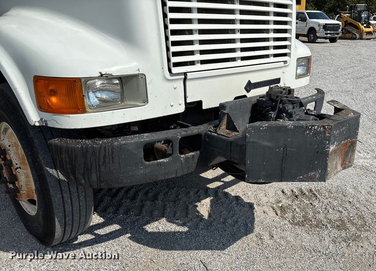 image for item ED2229 2000 International 4700 oil distributor truck