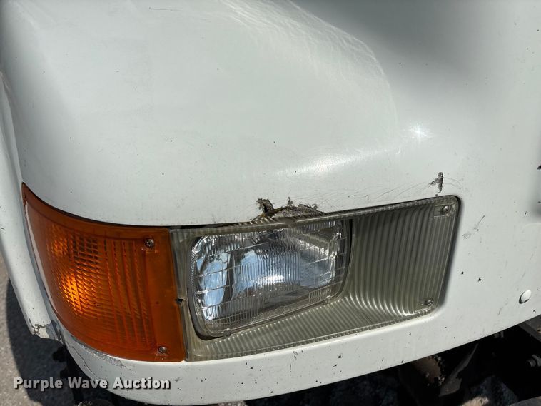 image for item ED2229 2000 International 4700 oil distributor truck