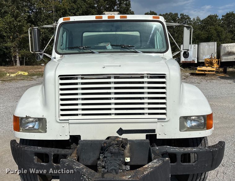 image for item ED2229 2000 International 4700 oil distributor truck