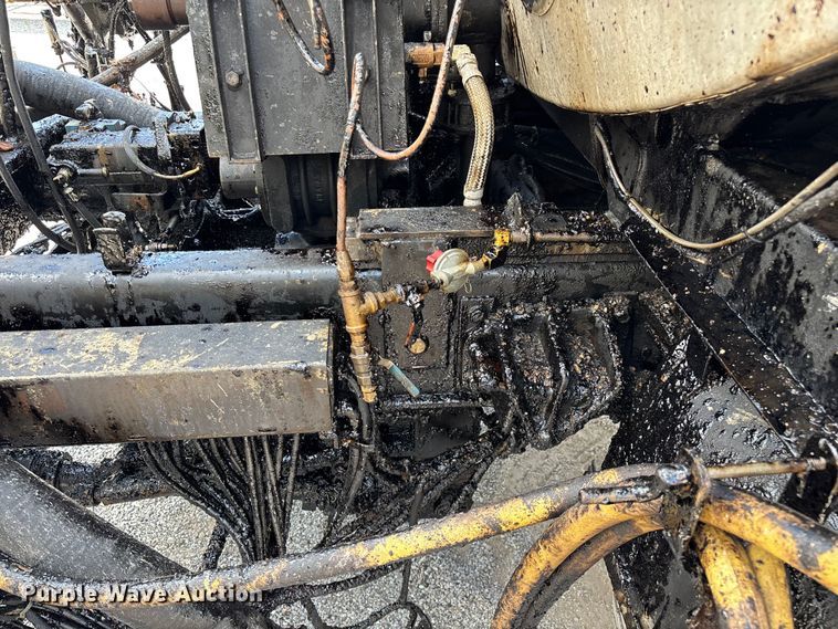 image for item ED2229 2000 International 4700 oil distributor truck