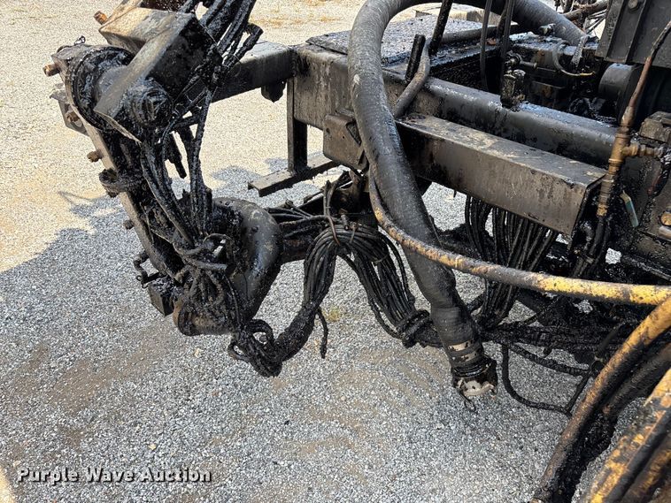 image for item ED2229 2000 International 4700 oil distributor truck