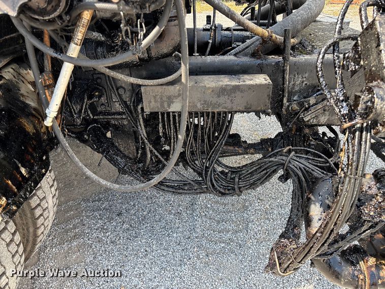 image for item ED2229 2000 International 4700 oil distributor truck