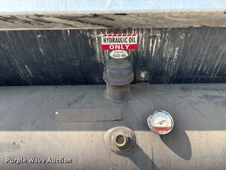 image for item ED2229 2000 International 4700 oil distributor truck