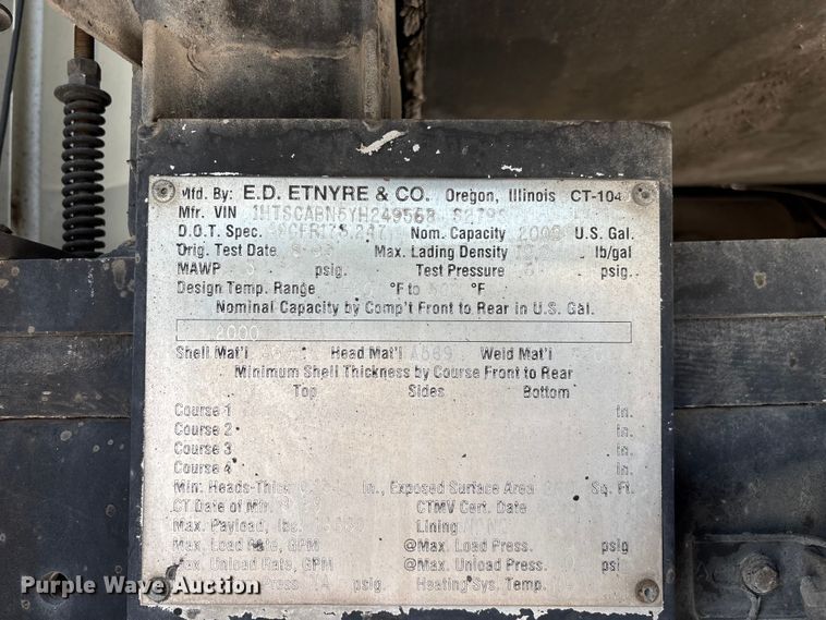 image for item ED2229 2000 International 4700 oil distributor truck