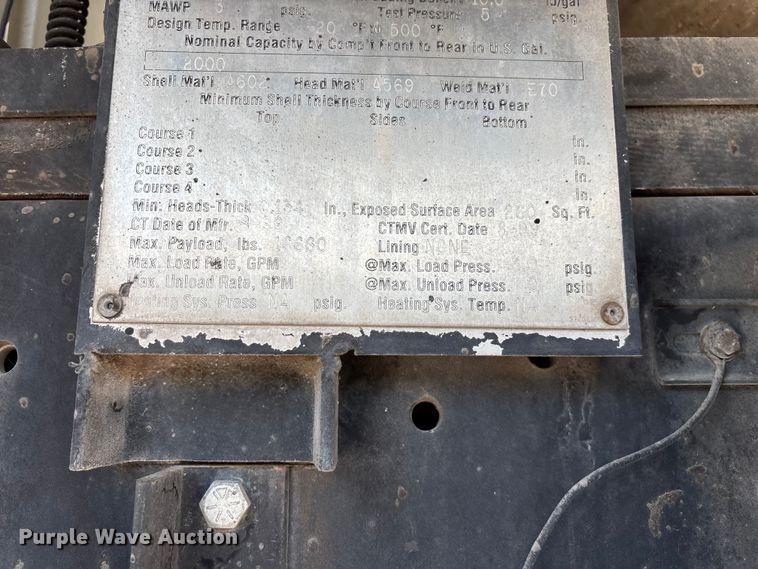 image for item ED2229 2000 International 4700 oil distributor truck