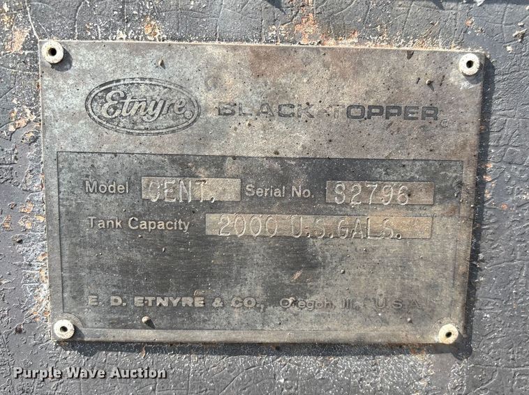 image for item ED2229 2000 International 4700 oil distributor truck