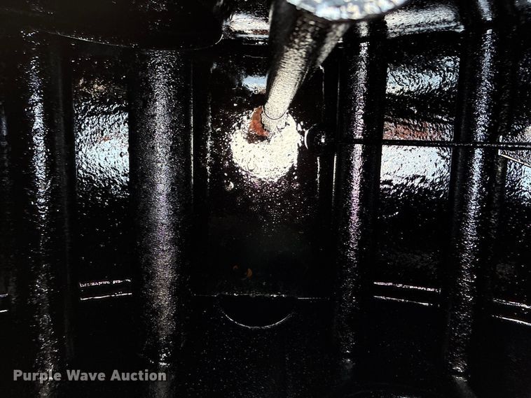 image for item ED2229 2000 International 4700 oil distributor truck