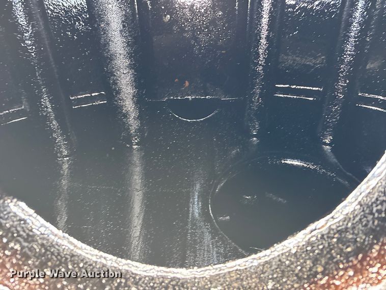 image for item ED2229 2000 International 4700 oil distributor truck