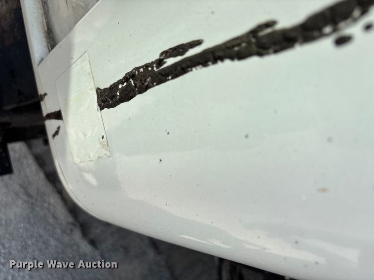 image for item ED2229 2000 International 4700 oil distributor truck