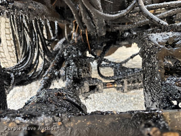 image for item ED2229 2000 International 4700 oil distributor truck