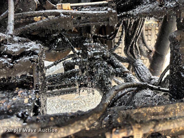 image for item ED2229 2000 International 4700 oil distributor truck