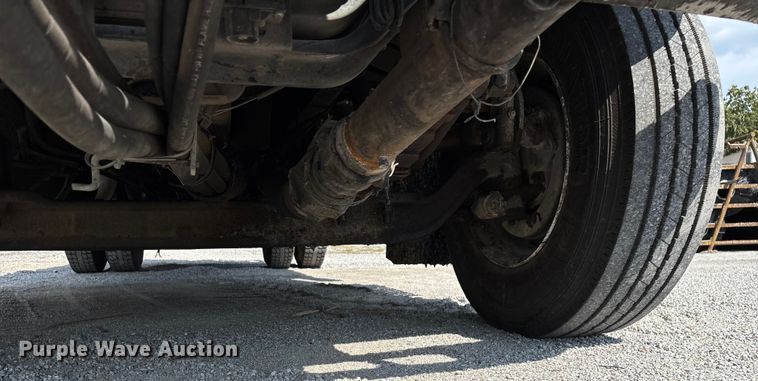 image for item ED2229 2000 International 4700 oil distributor truck