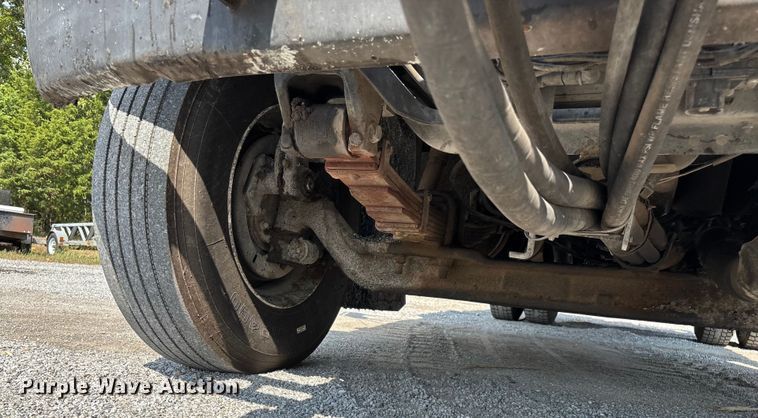 image for item ED2229 2000 International 4700 oil distributor truck