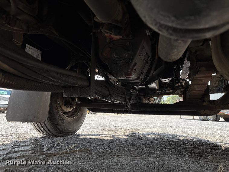 image for item ED2229 2000 International 4700 oil distributor truck