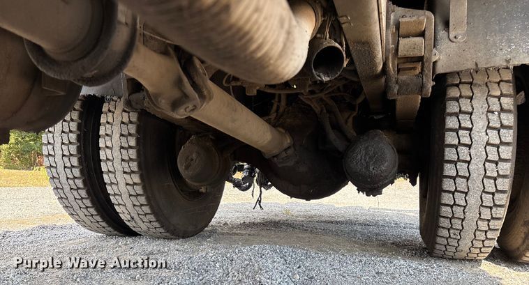 image for item ED2229 2000 International 4700 oil distributor truck