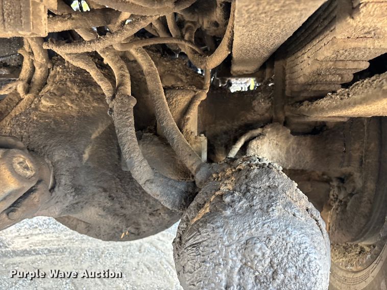 image for item ED2229 2000 International 4700 oil distributor truck