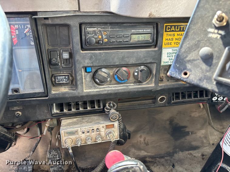 image for item ED2229 2000 International 4700 oil distributor truck