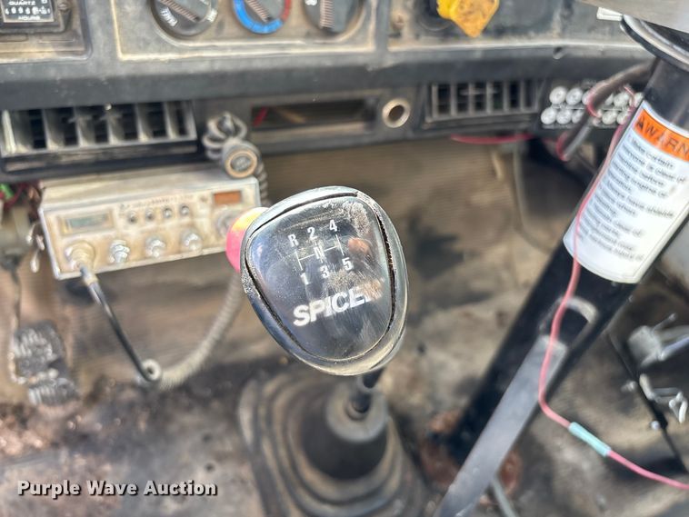 image for item ED2229 2000 International 4700 oil distributor truck