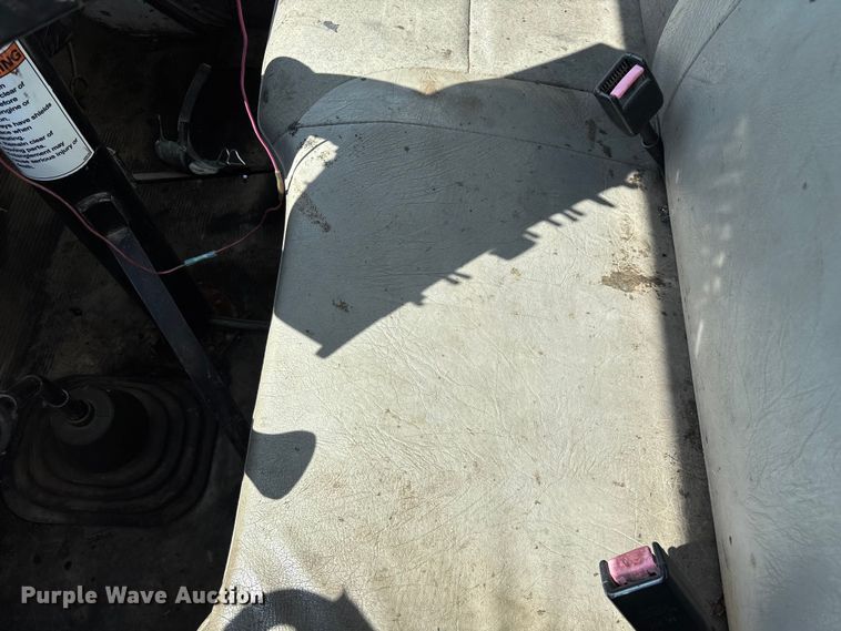 image for item ED2229 2000 International 4700 oil distributor truck