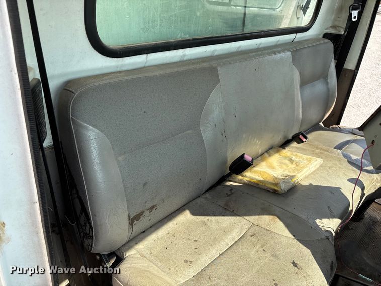 image for item ED2229 2000 International 4700 oil distributor truck