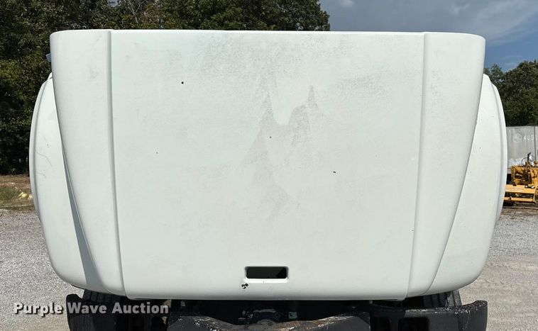 image for item ED2229 2000 International 4700 oil distributor truck