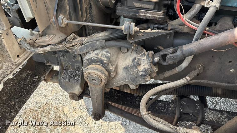 image for item ED2229 2000 International 4700 oil distributor truck