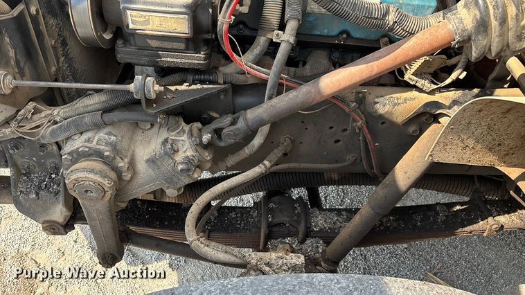 image for item ED2229 2000 International 4700 oil distributor truck