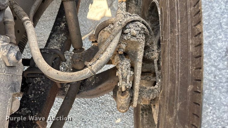 image for item ED2229 2000 International 4700 oil distributor truck