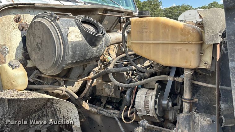 image for item ED2229 2000 International 4700 oil distributor truck