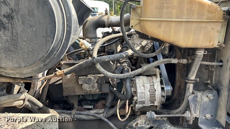 image for item ED2229 2000 International 4700 oil distributor truck