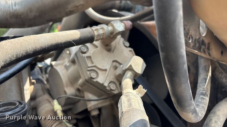 image for item ED2229 2000 International 4700 oil distributor truck