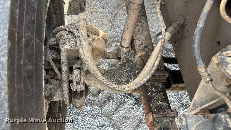 image for item ED2229 2000 International 4700 oil distributor truck