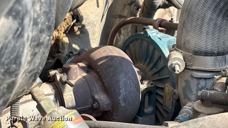 image for item ED2229 2000 International 4700 oil distributor truck