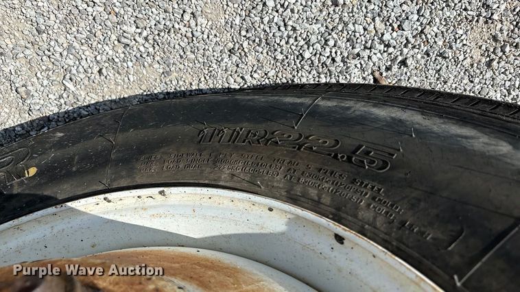 image for item ED2229 2000 International 4700 oil distributor truck