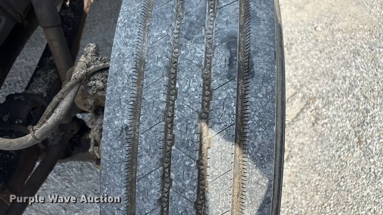 image for item ED2229 2000 International 4700 oil distributor truck