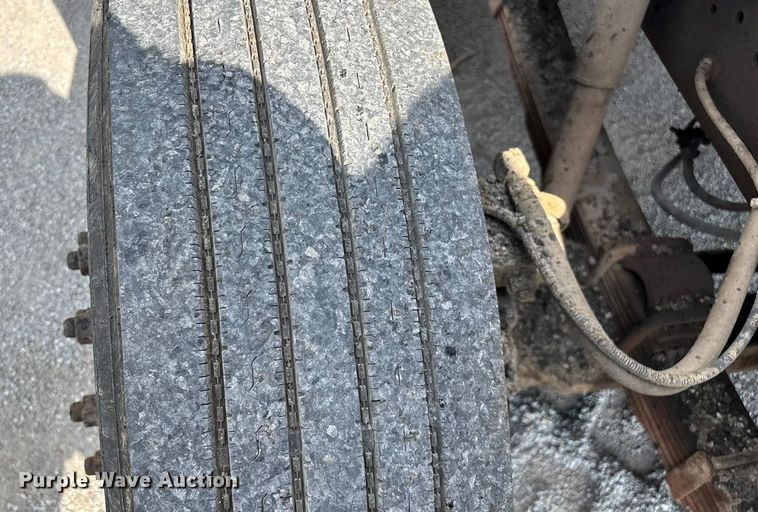 image for item ED2229 2000 International 4700 oil distributor truck