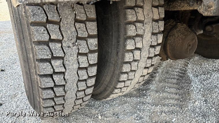 image for item ED2229 2000 International 4700 oil distributor truck