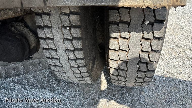 image for item ED2229 2000 International 4700 oil distributor truck