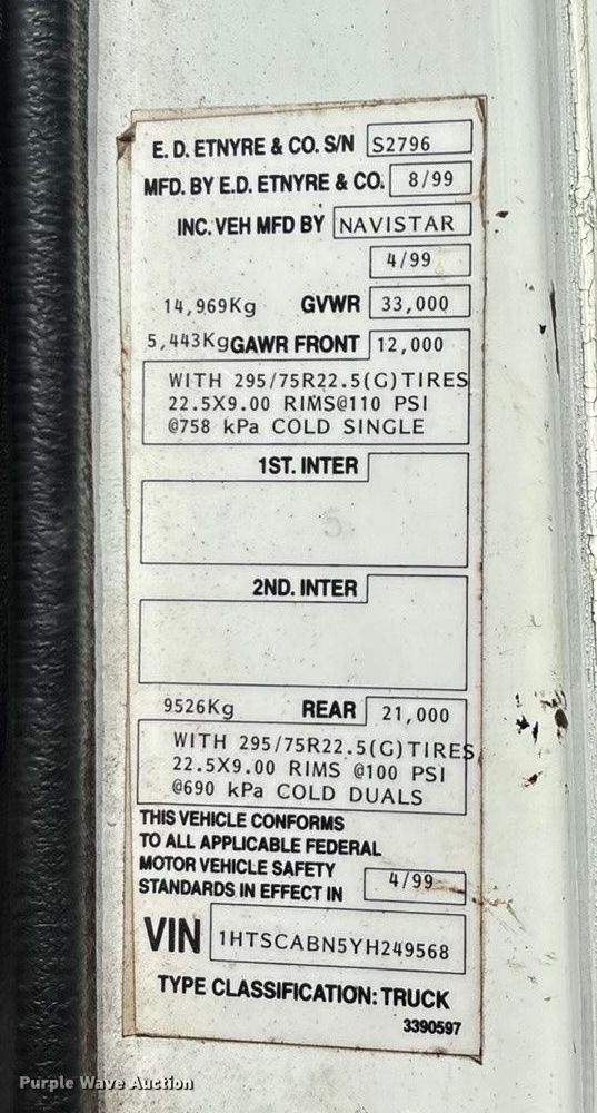 image for item ED2229 2000 International 4700 oil distributor truck