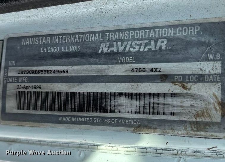 image for item ED2229 2000 International 4700 oil distributor truck