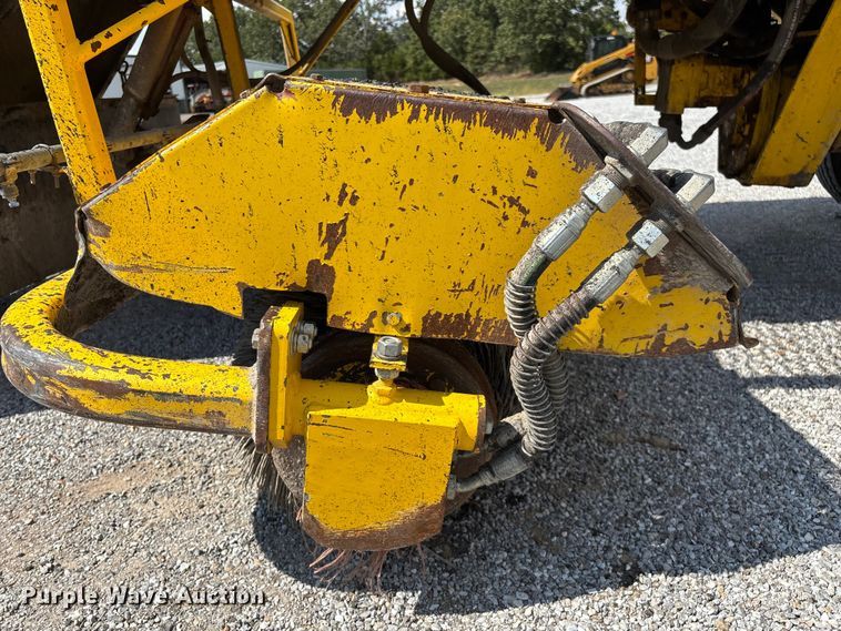 image for item ED2245 Superior Broom DT80K broom