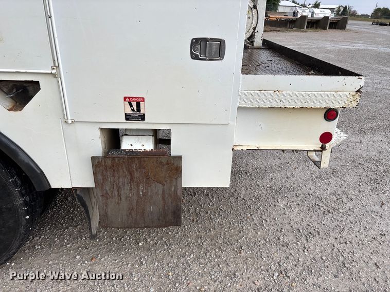 image for item ED2286 2009 International 4300 bucket truck