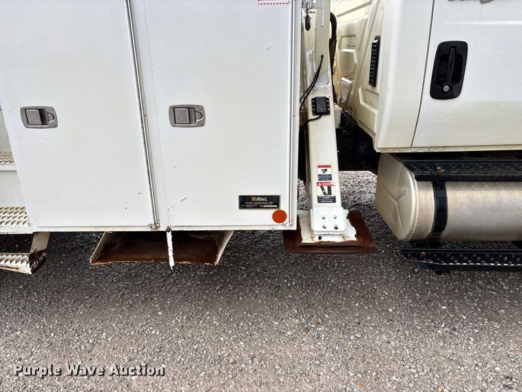 image for item ED2286 2009 International 4300 bucket truck