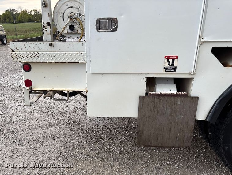 image for item ED2286 2009 International 4300 bucket truck