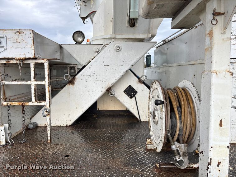 image for item ED2286 2009 International 4300 bucket truck