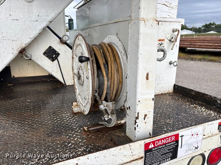 image for item ED2286 2009 International 4300 bucket truck