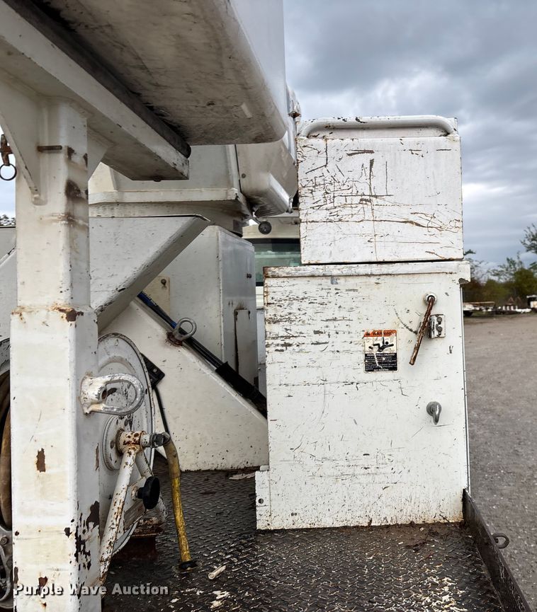 image for item ED2286 2009 International 4300 bucket truck