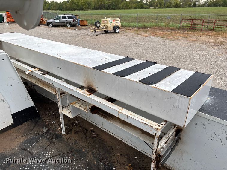 image for item ED2286 2009 International 4300 bucket truck