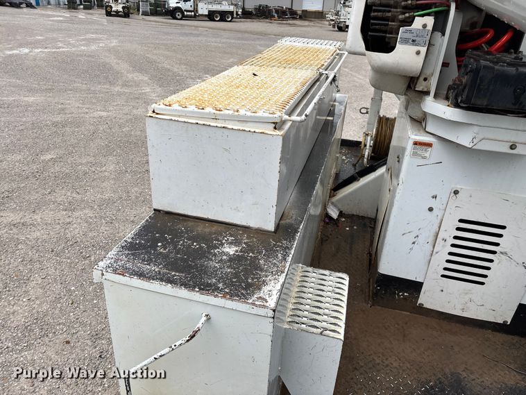 image for item ED2286 2009 International 4300 bucket truck