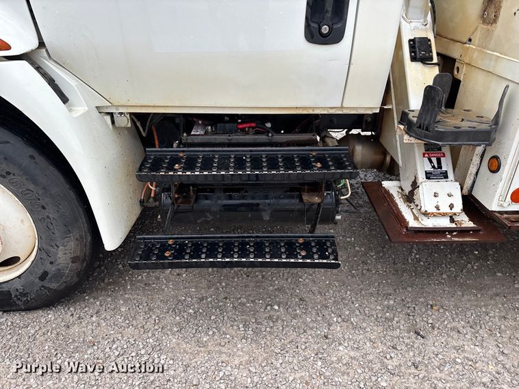 image for item ED2286 2009 International 4300 bucket truck